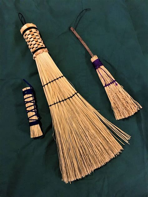 The Ritualistic Use of Whdjs Brooms in Ceremonies